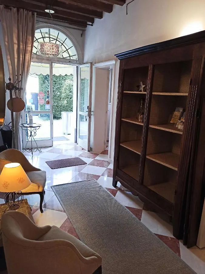 La Corte Dei Sogni B&B モデナ 0*,